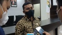 Menanggapi